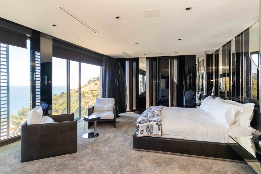 5 Bedroom Property for Sale in Clifton Western Cape